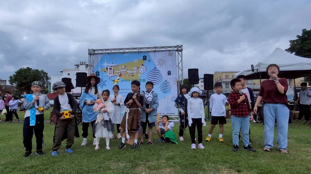 LINE_ALBUM_20251225聖誕園遊會_260128_1